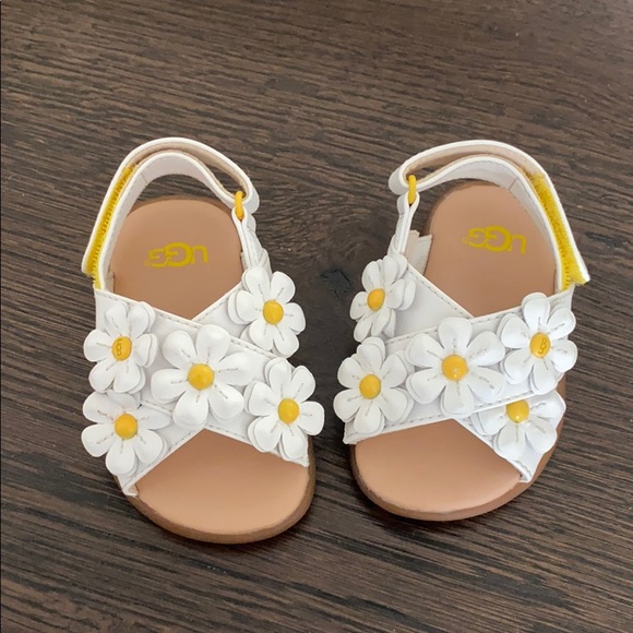 UGG | Shoes | Ugg Kids Daisy Sandals 